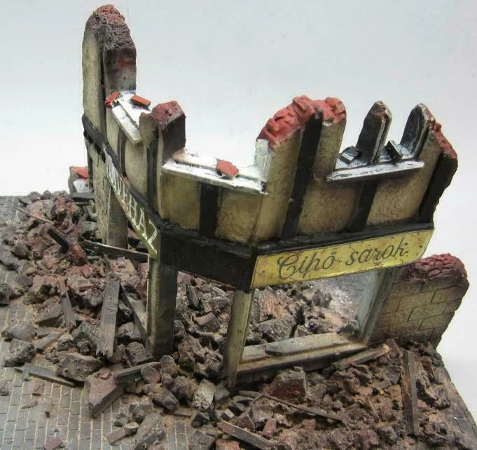 FoG Models 1:35 scale ruined shop front building wall diorama piece