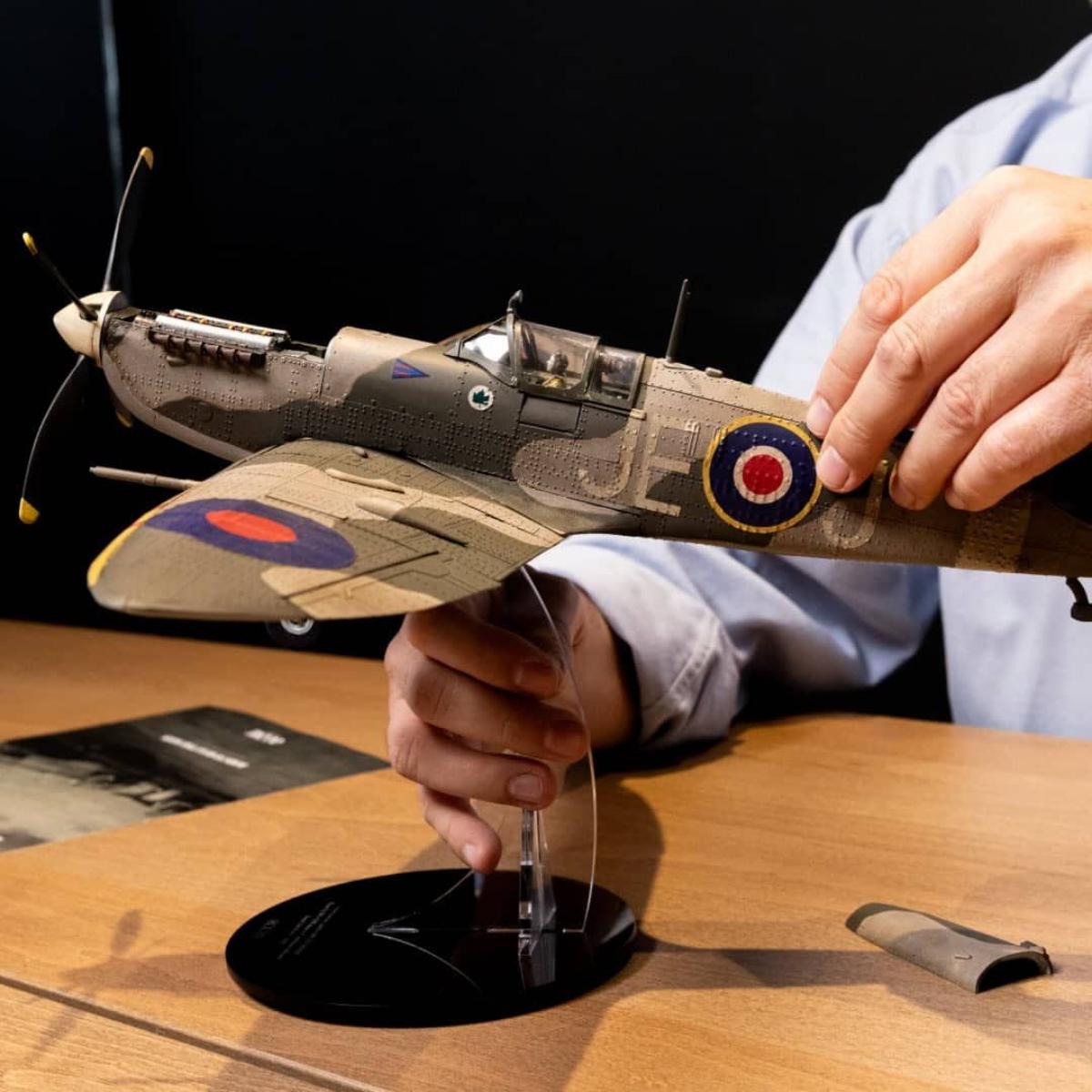 OcCre Supermarine Spitfire Mk IXc EN398 1:24 model kit