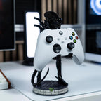 Alien Xenomorph Cable Guys phone and controller holder featuring a detailed sculpt of the Xenomorph creature, designed as an officially licensed display stand for gamers and collectors.