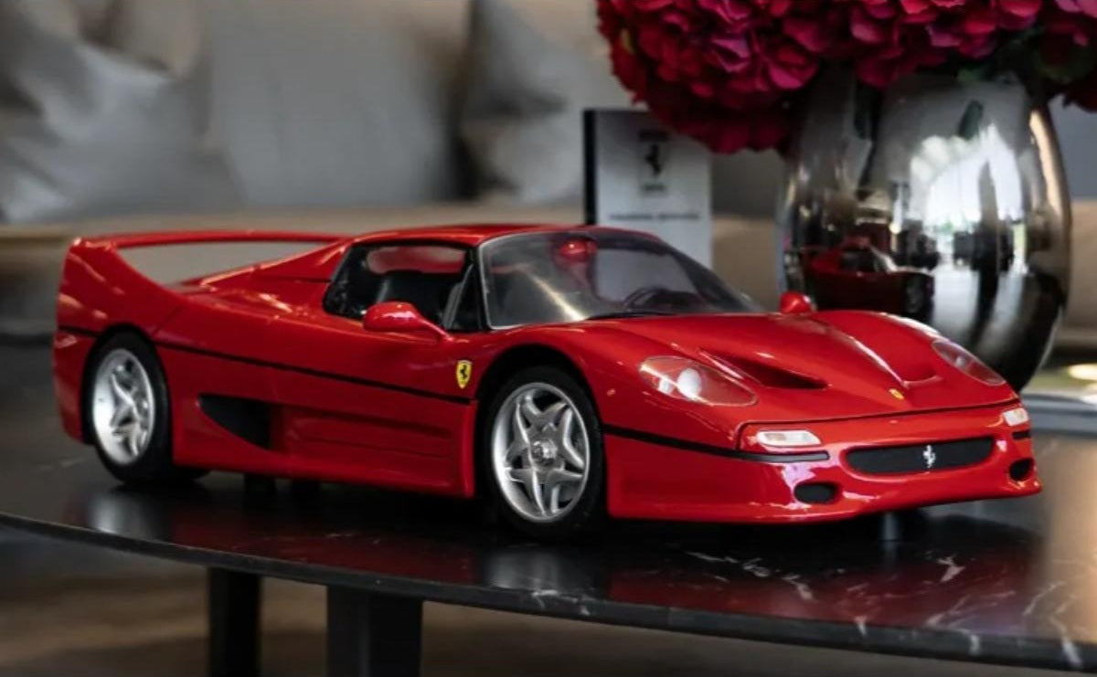 Pocher Ferrari F50 Rosso Corsa premium 1:8 scale die-cast collector model kit with detailed V12 engine