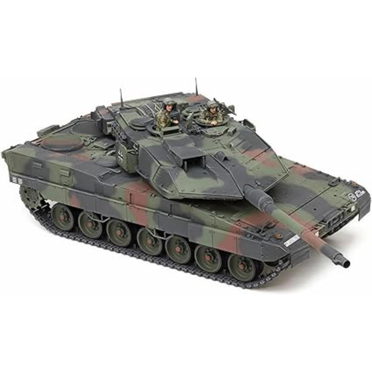 Tamiya 1:35 Leopard 2 A7V model kit 
